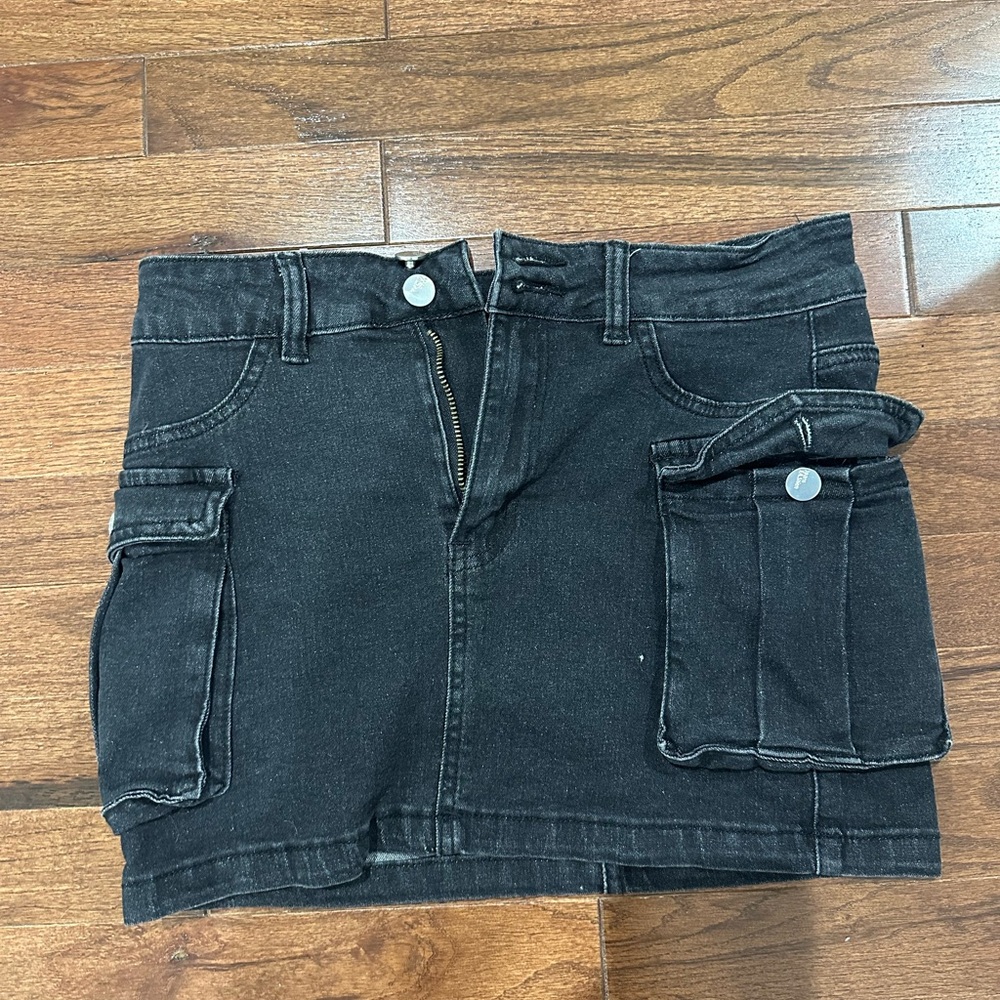 Trendy Black Denim Mini Skirt with Pockets